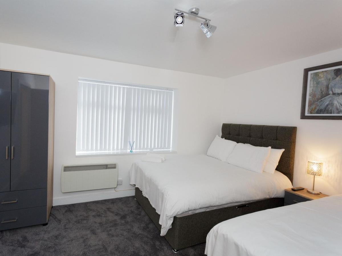 Live In Leeds Greenhill Bungalows Esterno foto